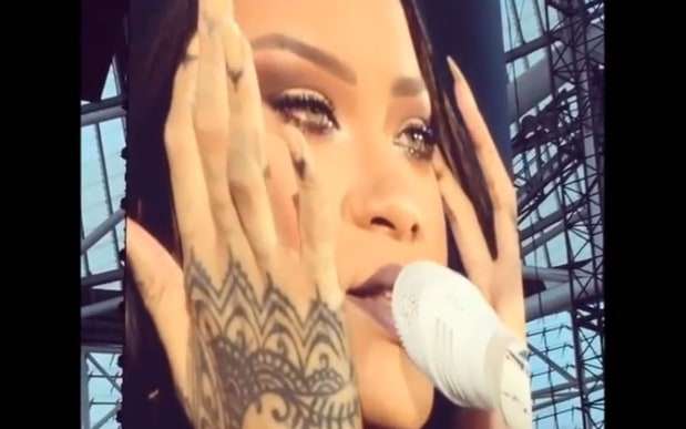 American Singer Rihanna Broke Into Tears while Performing On Stage At Ireland Concert