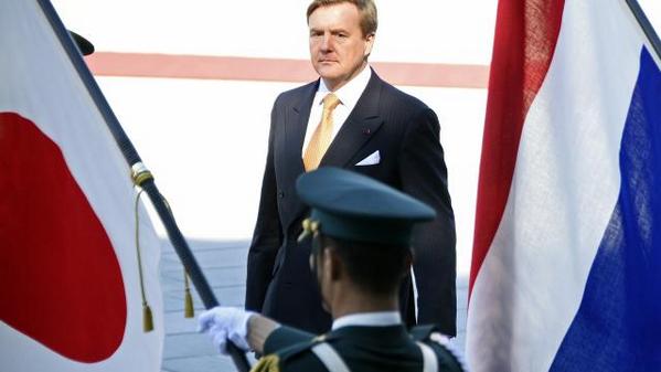 King opens Netherlands biggest prison