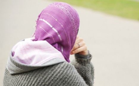 Woman sues dentist over job rejection for headscarf in Germany