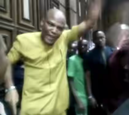 VIDEO | “Buhari can intimidate judges, he cannot intimidate me” IPOB leader, Nnamdi Kanu, shouts in court