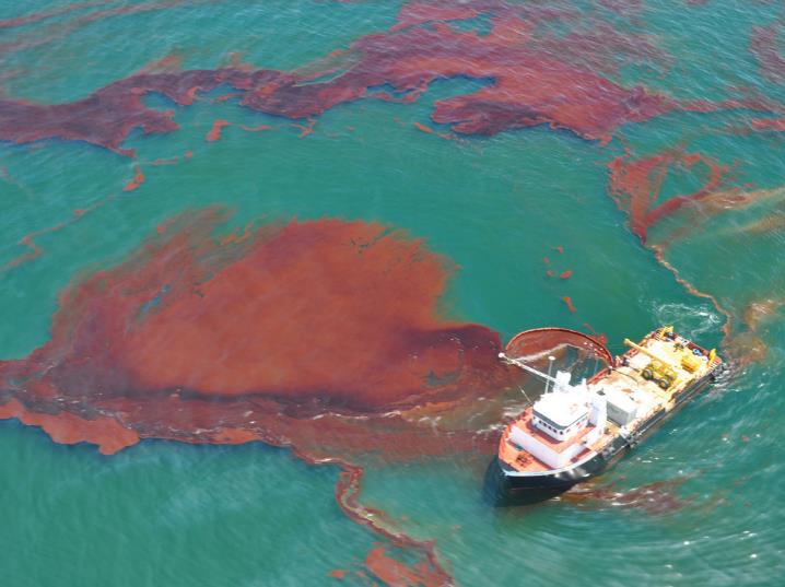 300 tonnes of oil spills after Malaysia ship collision