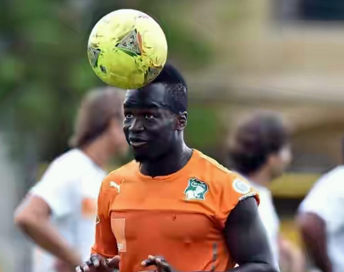 BREAKING: Ivory Coast midfielder, Cheick Tioté, dies after collapsing in training