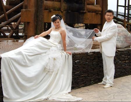 China bans extravagant wedding ceremonies as part of its morality campaign