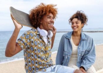 Is your date into you or lying? Here’s what their blinking says about them