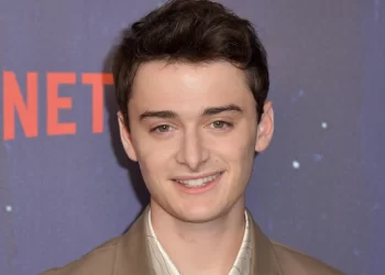 Noah Schnapp Biography, Age, Height, Twin, Net Worth, Movies