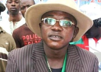 VIDEO: Oyo Police raids Auxiliary’s home in Ibadan, Recovered Weapons, Ammunition