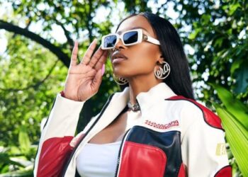 DJ Zinhle gushes over her bo0bs