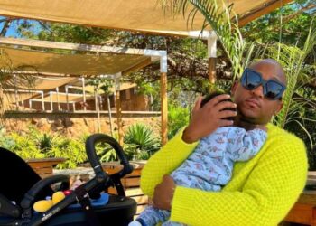 Khuli Chana spends quality time with baby Leano (Photos)