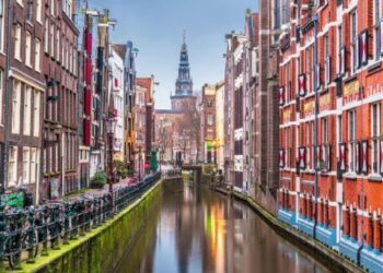 12 things tourists should never do in Amsterdam