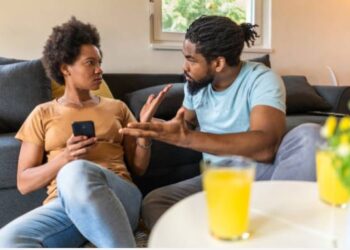 6 things to avoid on social media when you are in a serious relationship