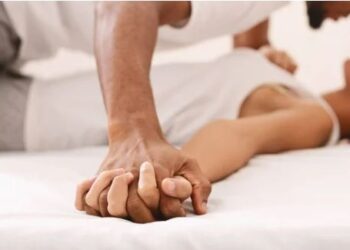 7 subtle signs your partner has stopped enjoying s*x with you