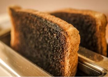 Here’s why you shouldn’t eat a burnt toast
