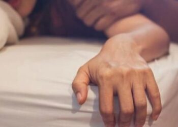 The best s*x positions to try when you both are very tired!