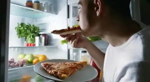 6 best and worst snacks to satisfy your midnight cravings