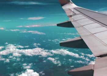 Why you should never sleep during take off and landing on a flight