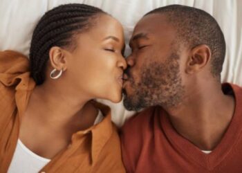 Husbands who kiss their wives regularly live longer than those who don’t, study says