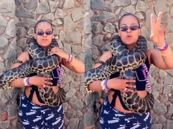 “Ngiyovuselela 2024,” Zodwa Wabantu introduces fans to her snake (Video)