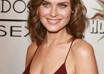 Emily Deschanel Net Worth; How Rich is Emily Deschanel?