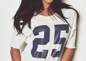 Who was Jenna Chapple? Late Model Featured in Viral FazeClan Christmas Card