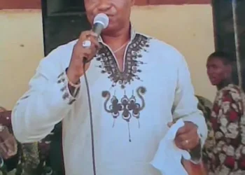 DOWNLOAD BAYO ADE – Amebo mp3